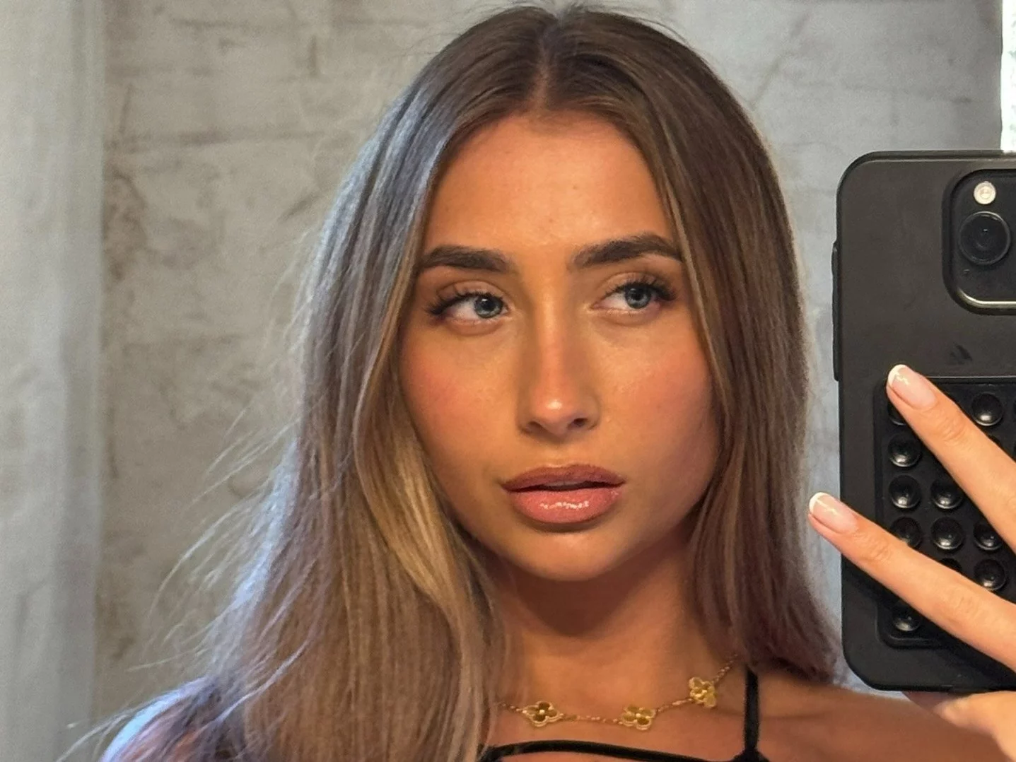 Lily Phillips spała z tysiącem mężczyzn, a teraz przyjęła chrzest. Broni swojej wiary