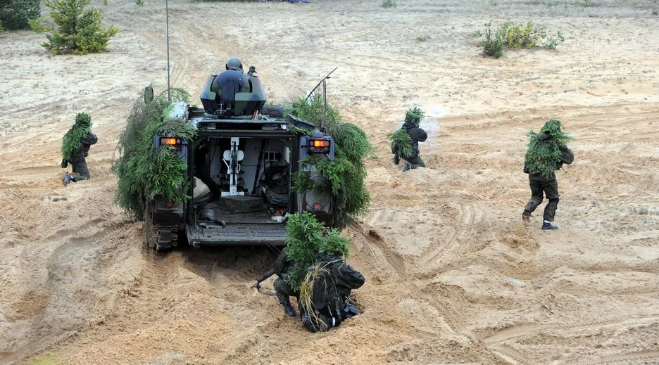 Litewscy żołnierze z brygady piechoty zmotoryzowanej "Iron Wolf"