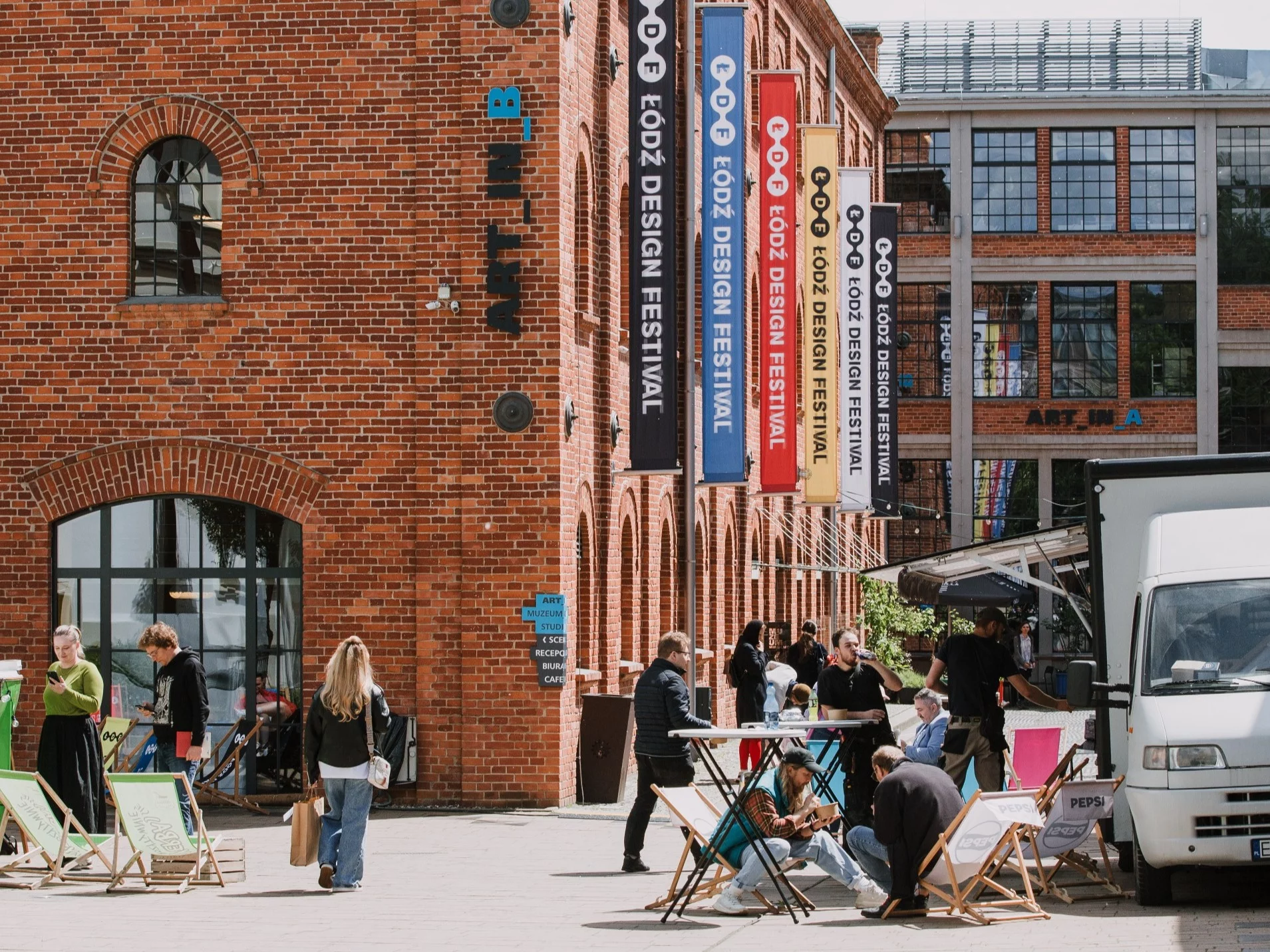 Dziewiętnasta edycja Łódź Design Festival odbyła się pod wymownym hasłem nie_koniec / un_end, niosąc ze sobą manifest ciągłej zmiany i otwartości na przyszłość