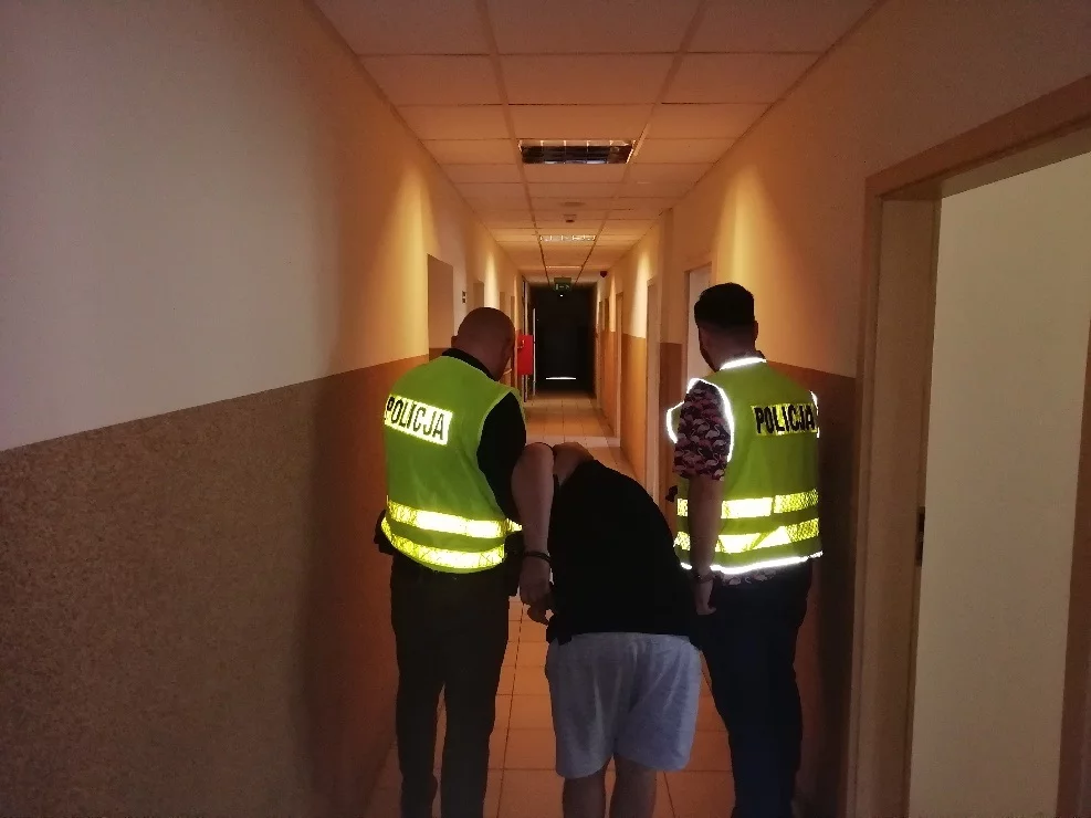 Zatrzymany w asyście policjantów