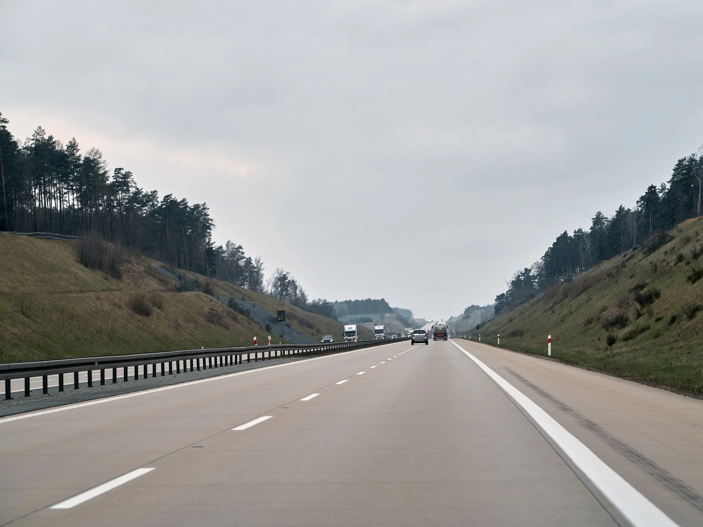 Czołowe zderzenie na autostradzie A1. Kierowca spłonął w swoim pojeździe