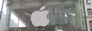 Logo Apple nad imitacją sklepu