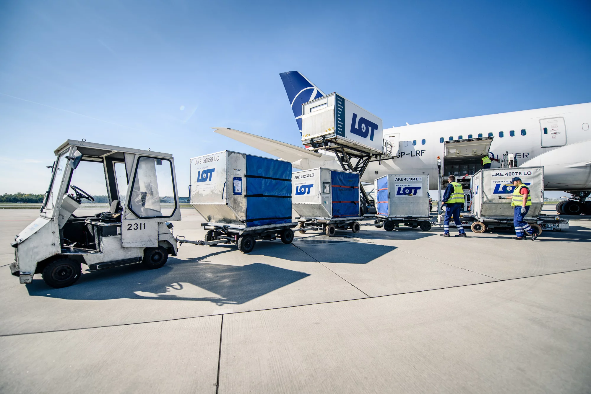LOT Cargo - załadunek przesyłek do dreamlinera