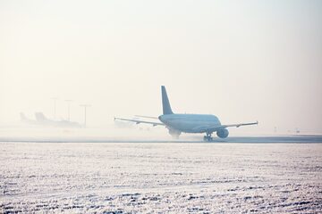 Lotnisko zimą, zdjęcie ilistracyjne