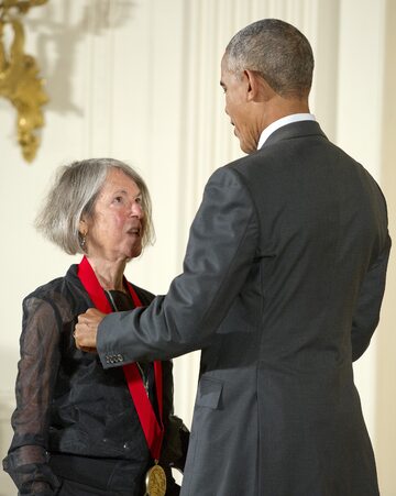 Louise Glück i Barack Obama w 2016 roku