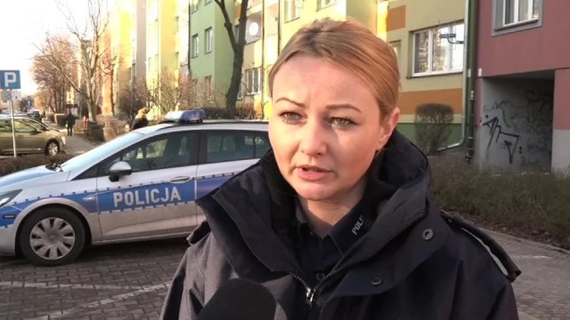 Policjantka relacjonująca sprawę