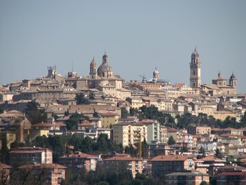 Macerata, panorama starego miasta od strony zachodniej