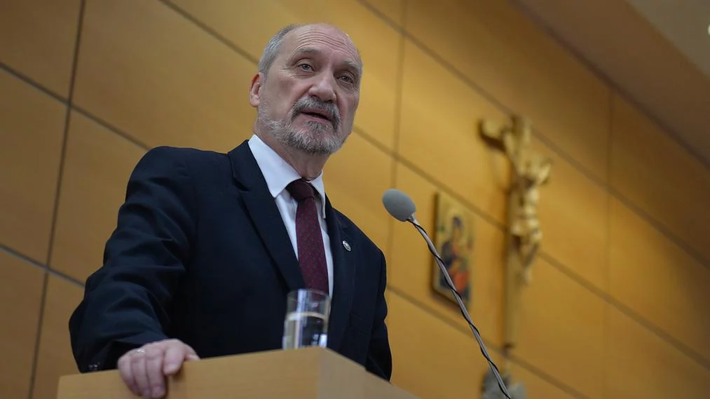 Antoni Macierewicz podczas wykładu inauguracyjnego w WSKSiM