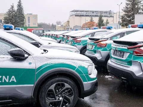Straż Graniczna odebrała 27 Citroenów e-C4