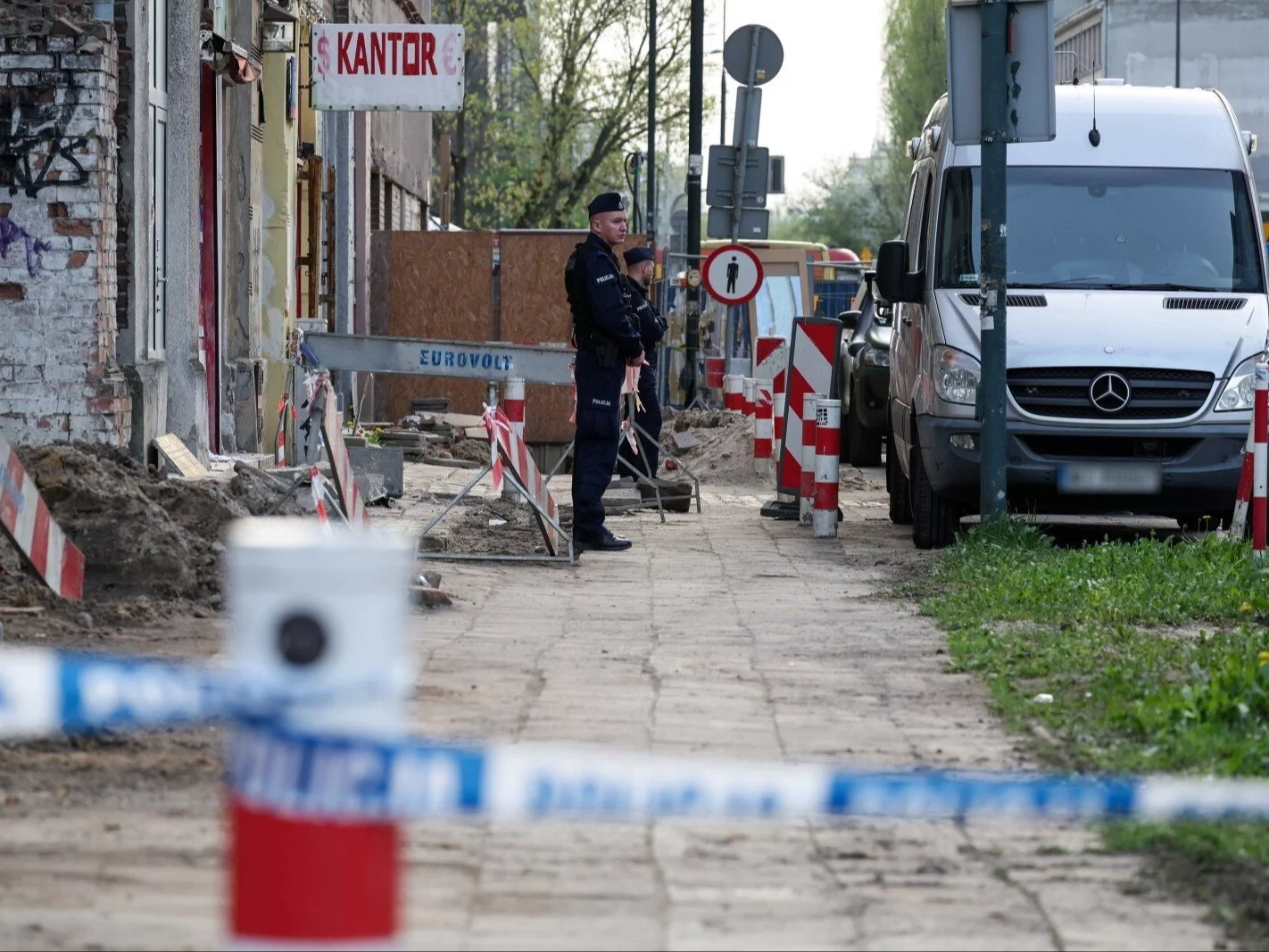 Miejsce odnalezienia ciał w pustostanie przy ulicy Grzybowskiej na warszawskiej Woli