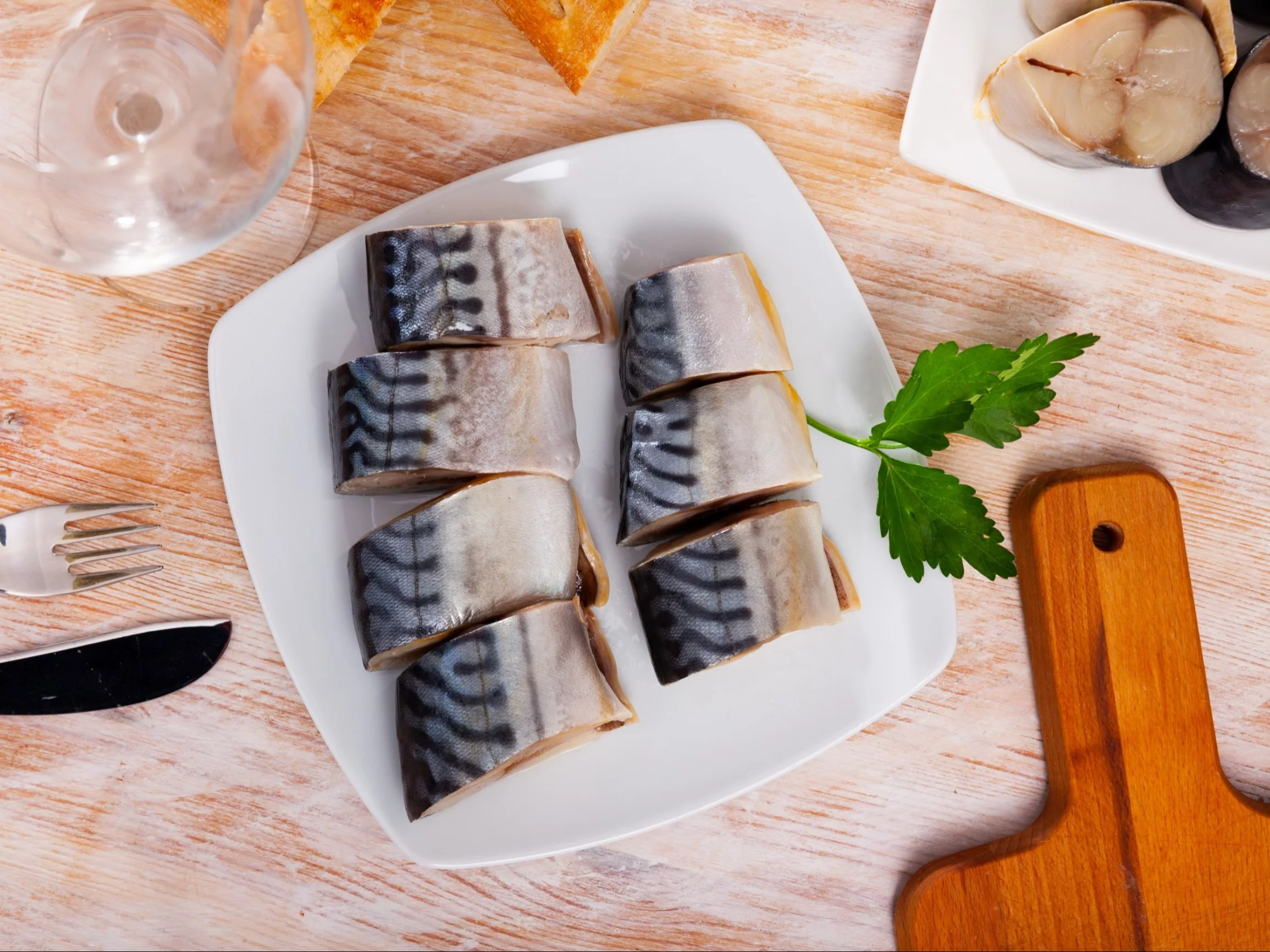 Zamiast drogiego łososia biorę tę rybę. Jedna porcja ma tyle omega-3 co w 3 kapsułkach