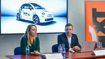 Małgorzata Bogacz, dyrektor marketingu BP Europa SE, oddział w Polsce, i Andrzej Olesch, dyrektor handlowy marki Sixt w Polsce