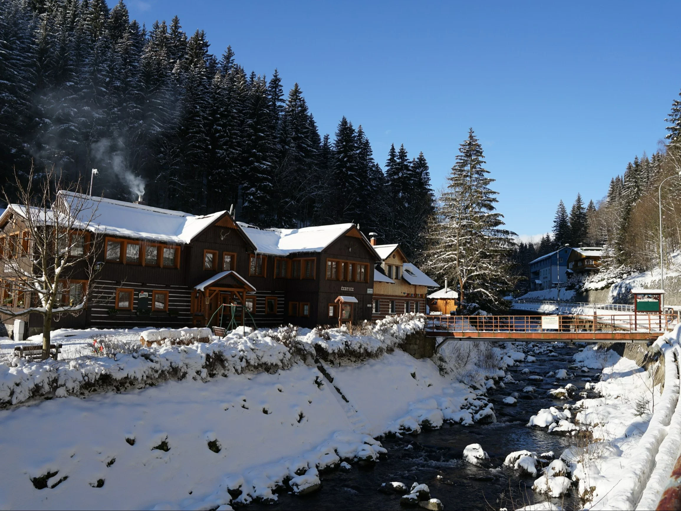 Malownicze miasteczko blisko Polski. Narciarze dojadą tutaj w 45 minut