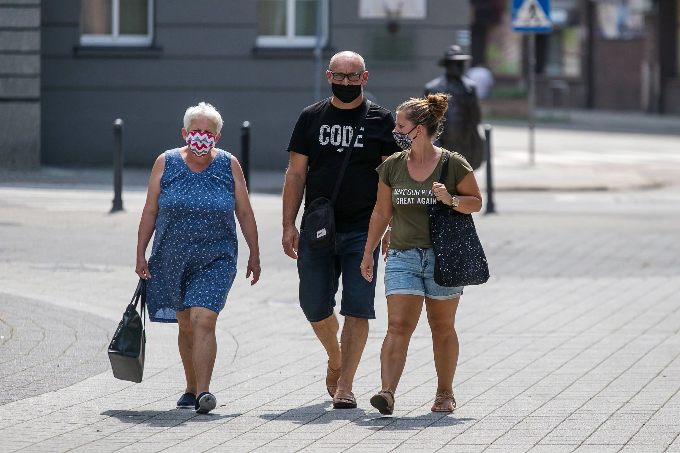 Mieszkańcy Rybnika w maseczkach ochronnych