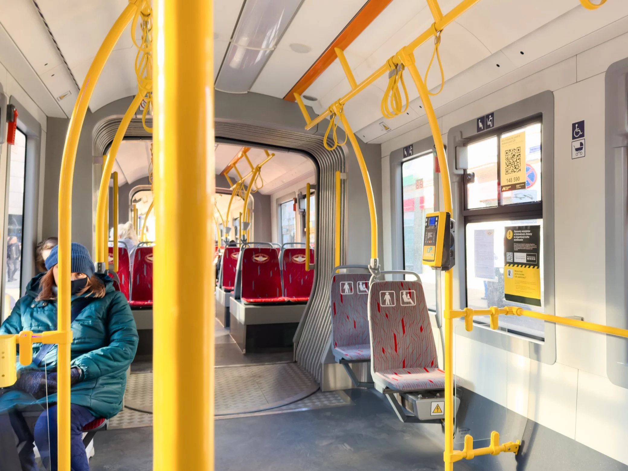 Wkrótce mogą ci za to wlepić mandat. Lepiej uważać w autobusie