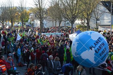 Manifestacja podczas szczytu w Bonn