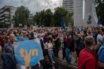 Manifestacja solidarności z TVN-em
