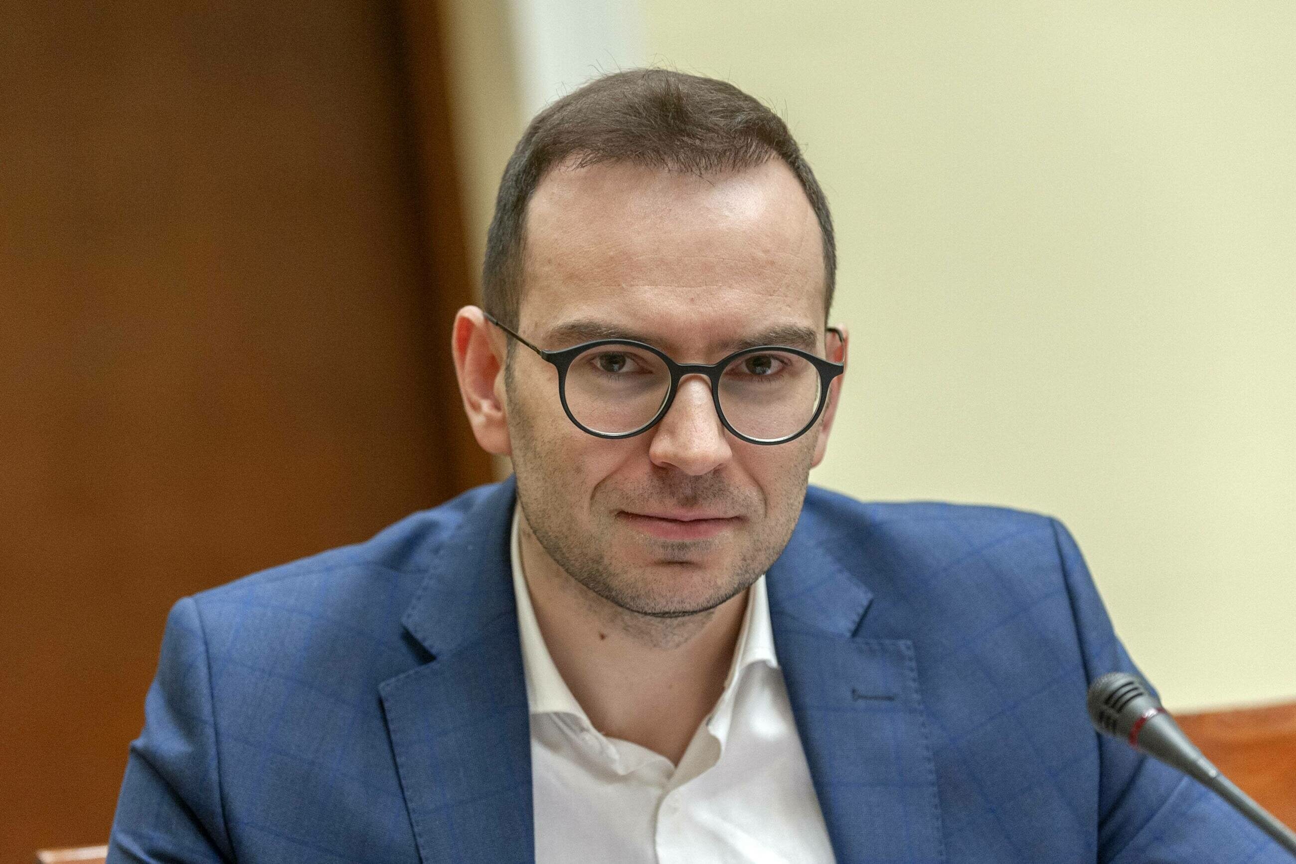 Na Facebooku posła PiS pojawiły się odważne zdjęcia. „Nastąpiło włamanie