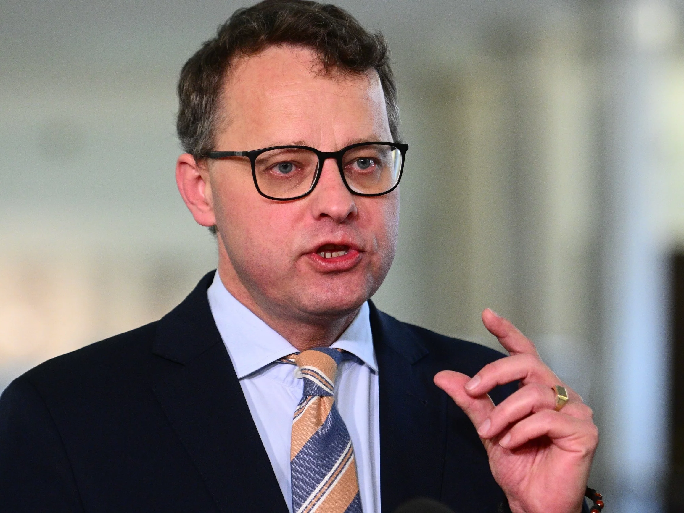 Romanowski wróci i namiesza w PiS? „Nie będzie wychodził z TV Republika”
