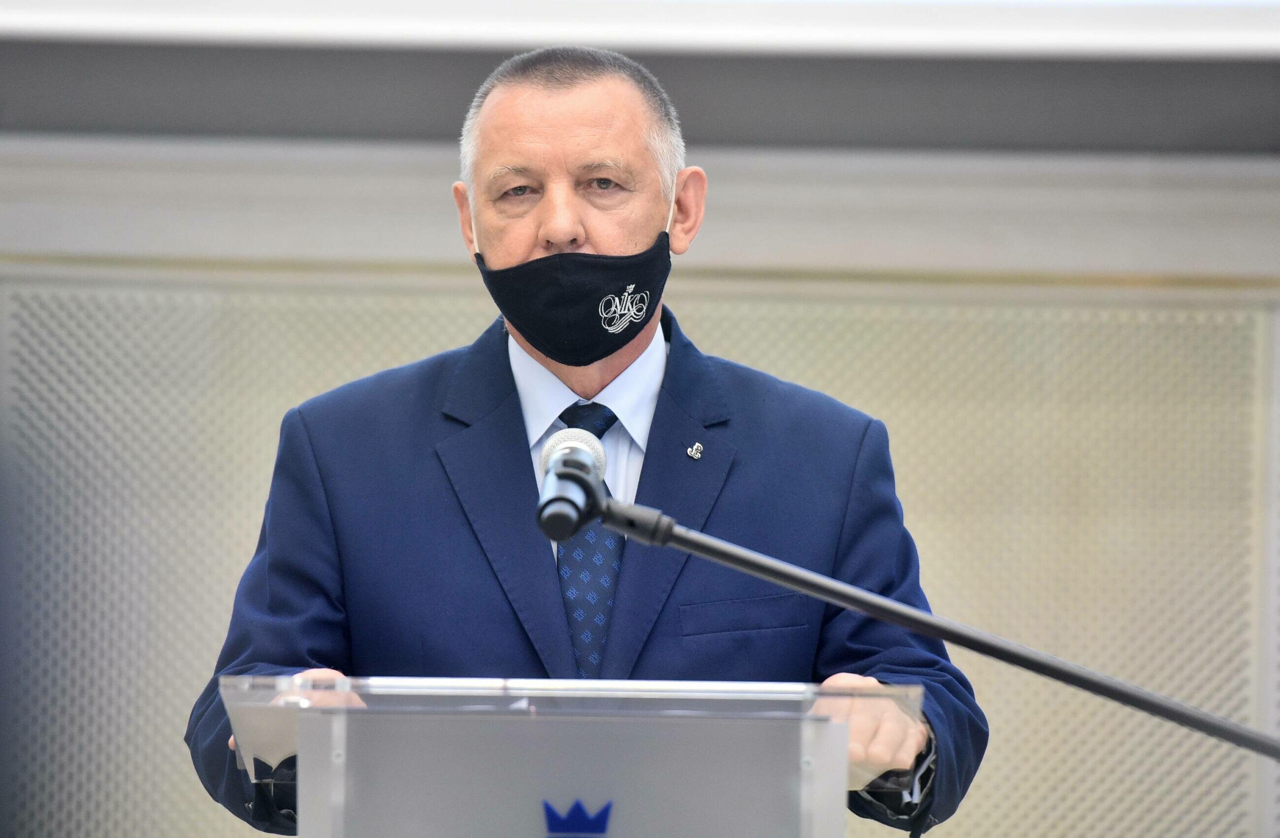 Zatrzymanie syna prezesa NIK. Prokuratura postawi mu siedem zarzutów