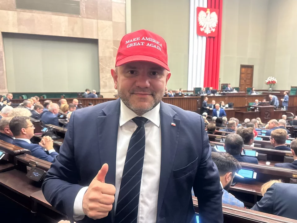 https://img.wprost.pl/img/mariusz-gosek-wyszedl-ze-studia-tvp-info-posel-pis-opuscil-program-na-zywo/5a/a0/e36c68f40b112256699274ff3bda.webp