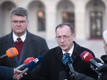 Mariusz Kamiński i Maciej Wąsik pod Pałacem Prezydenckim