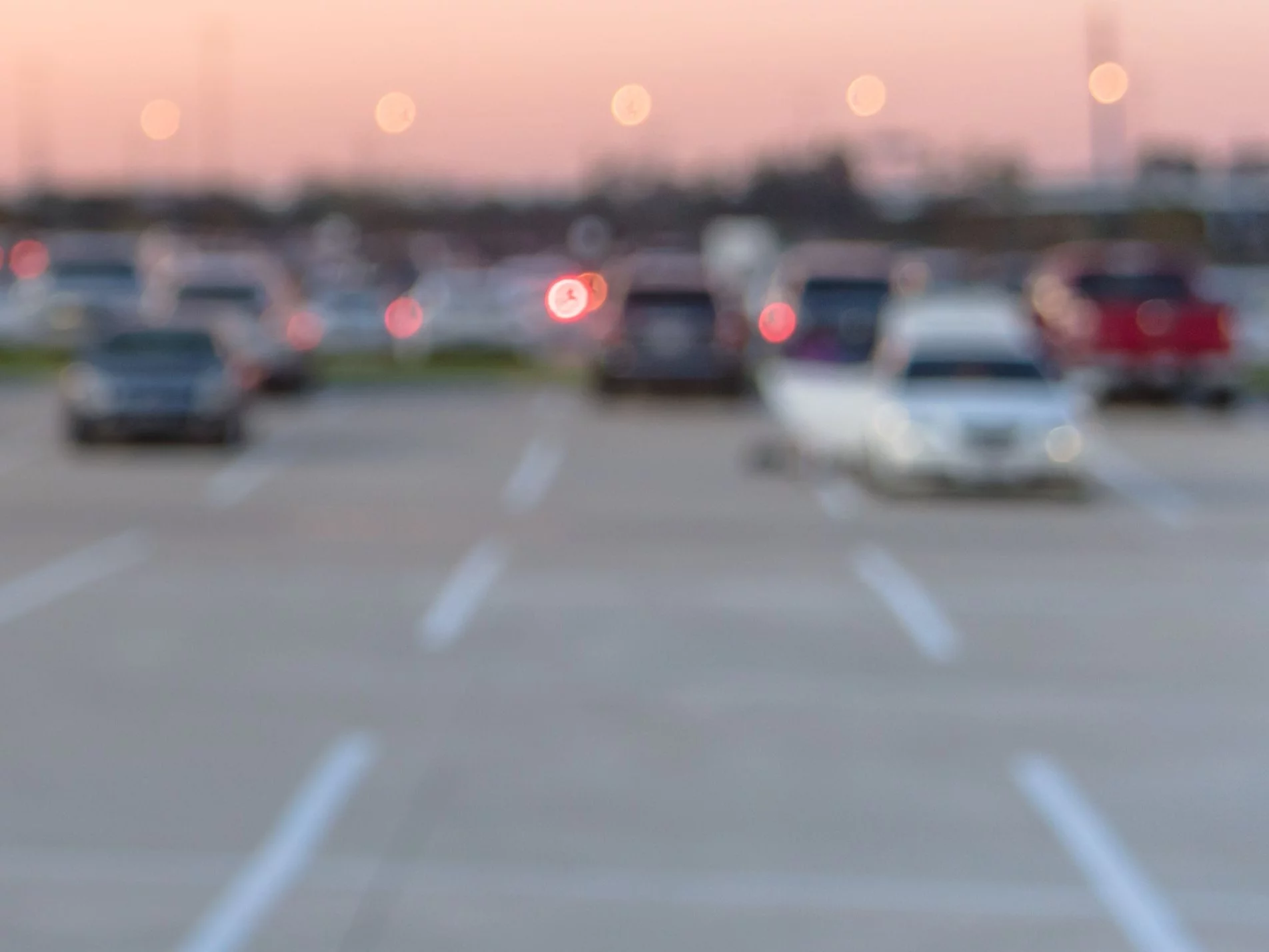 Parking przed centrum handlowym, zdjęcie ilustracyjne