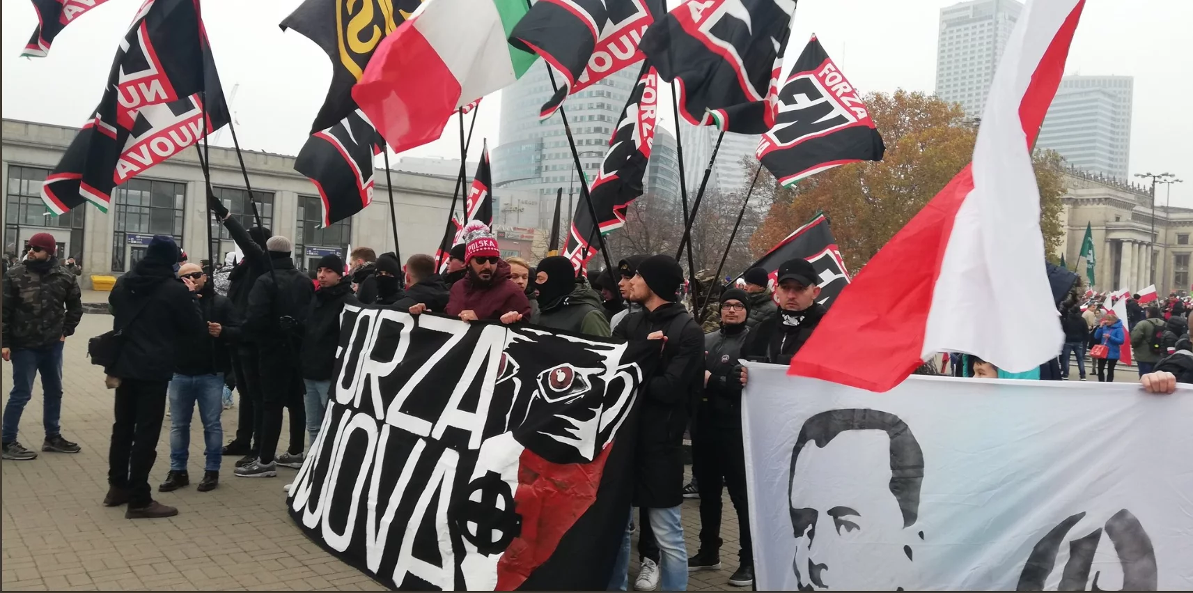 Forza Nuova na marszu w Warszawie