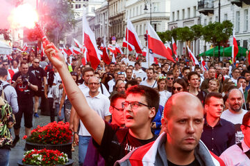 Marsz z okazji rocznicy Powstania Warszawskiego zorgnaizowany przez narodowców