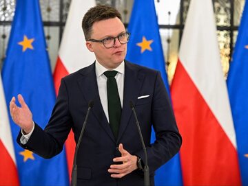 Marszałek Sejmu Szymon Hołownia ogłosił, że dwa najbliższe posiedzenia Sejmu zostały przeniesione na kolejny tydzień
