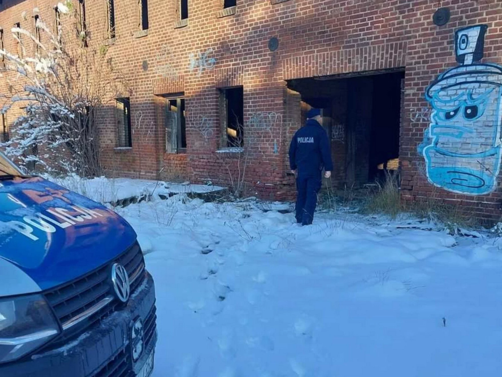 Policjanci uratowali mężczyźnie życie /