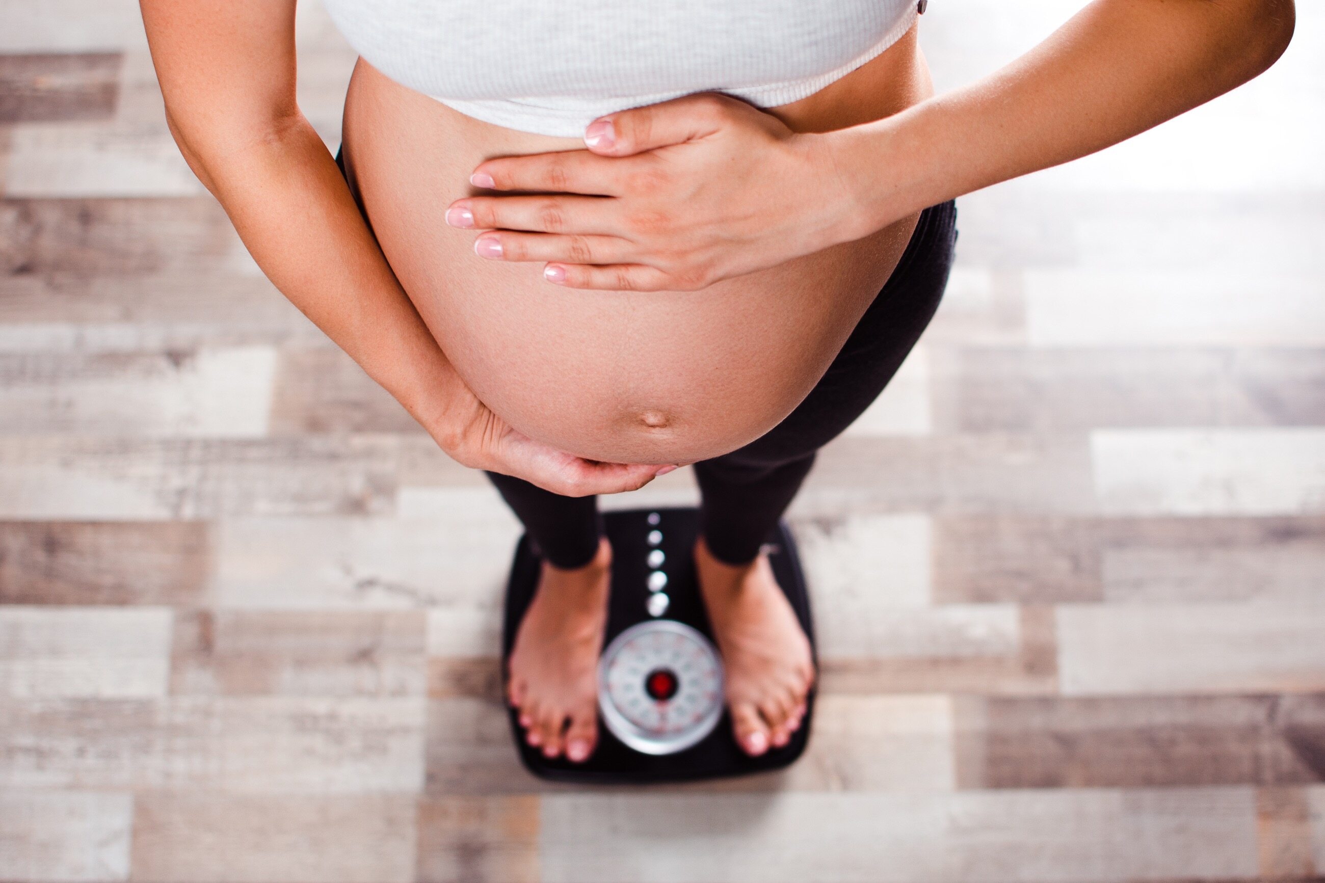 Почему у беременных повышается. Фото беременной женщины. Лишний вес у беременных.