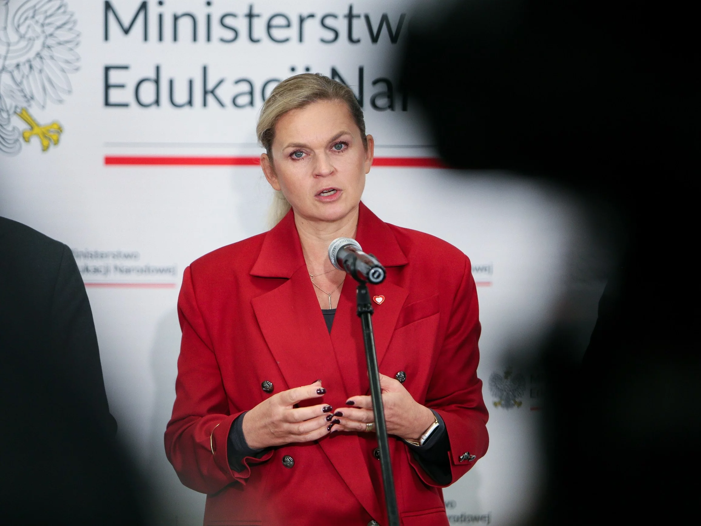 MEN pod ścianą? Nauczyciele grzmią, Tusk reaguje. „Będziemy rozliczać”