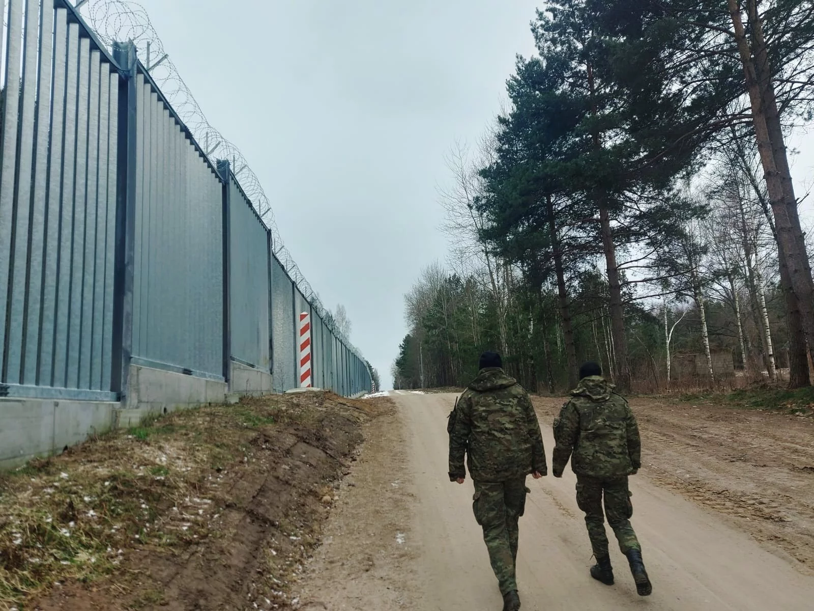 Masowe zatrucie w polskich służbach. Wojewoda zwołał sztab kryzysowy