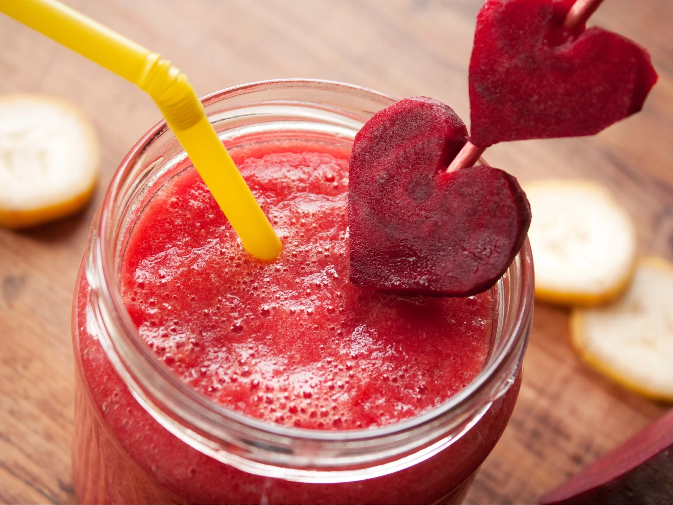 Ciągle brakuje ci siły? Ten czerwony koktajl od dietetyczki stawia na nogi