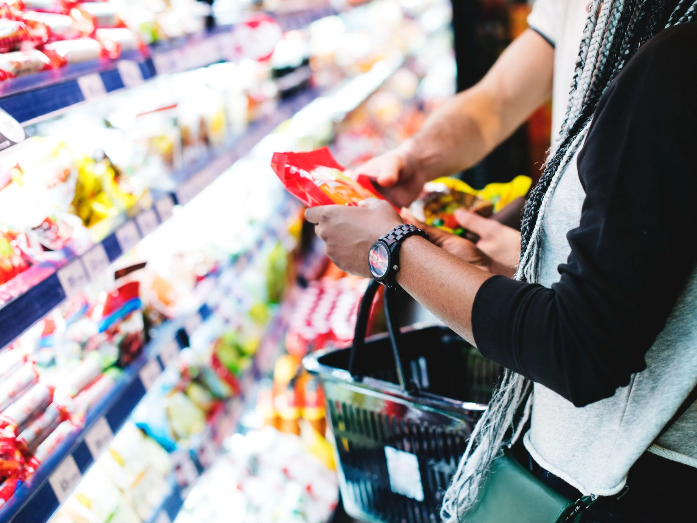 Para na zakupach, zdjęcie ilustracyjne