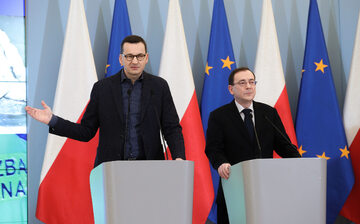 Mateusz Morawiecki i Mariusz Kamiński na konferencji
