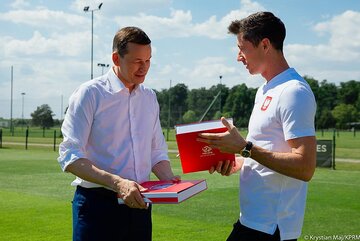 Mateusz Morawiecki i Robert Lewandowski