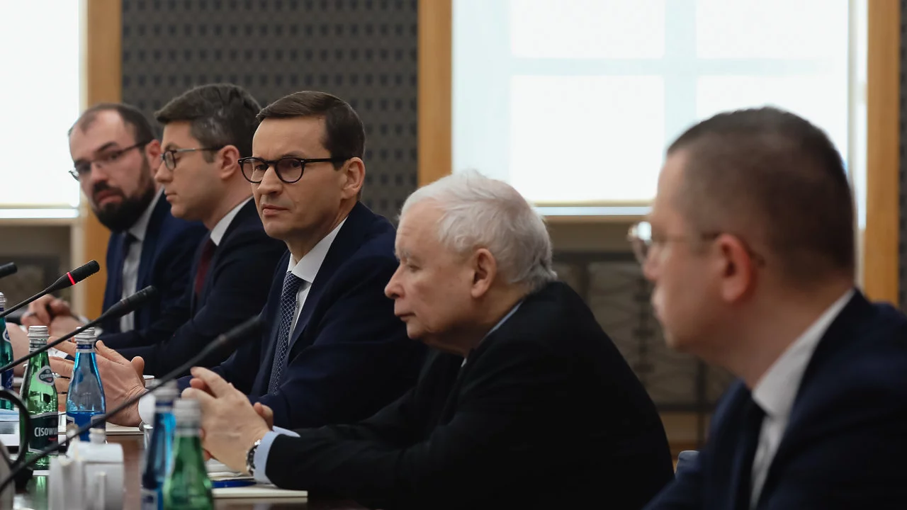 Piotr Mueller, Mateusz Morawiecki i Jarosław Kaczyński