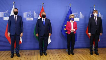 Mateusz Morawiecki, Viktor Orban, Ursula von der Leyen i Andrej Babisz