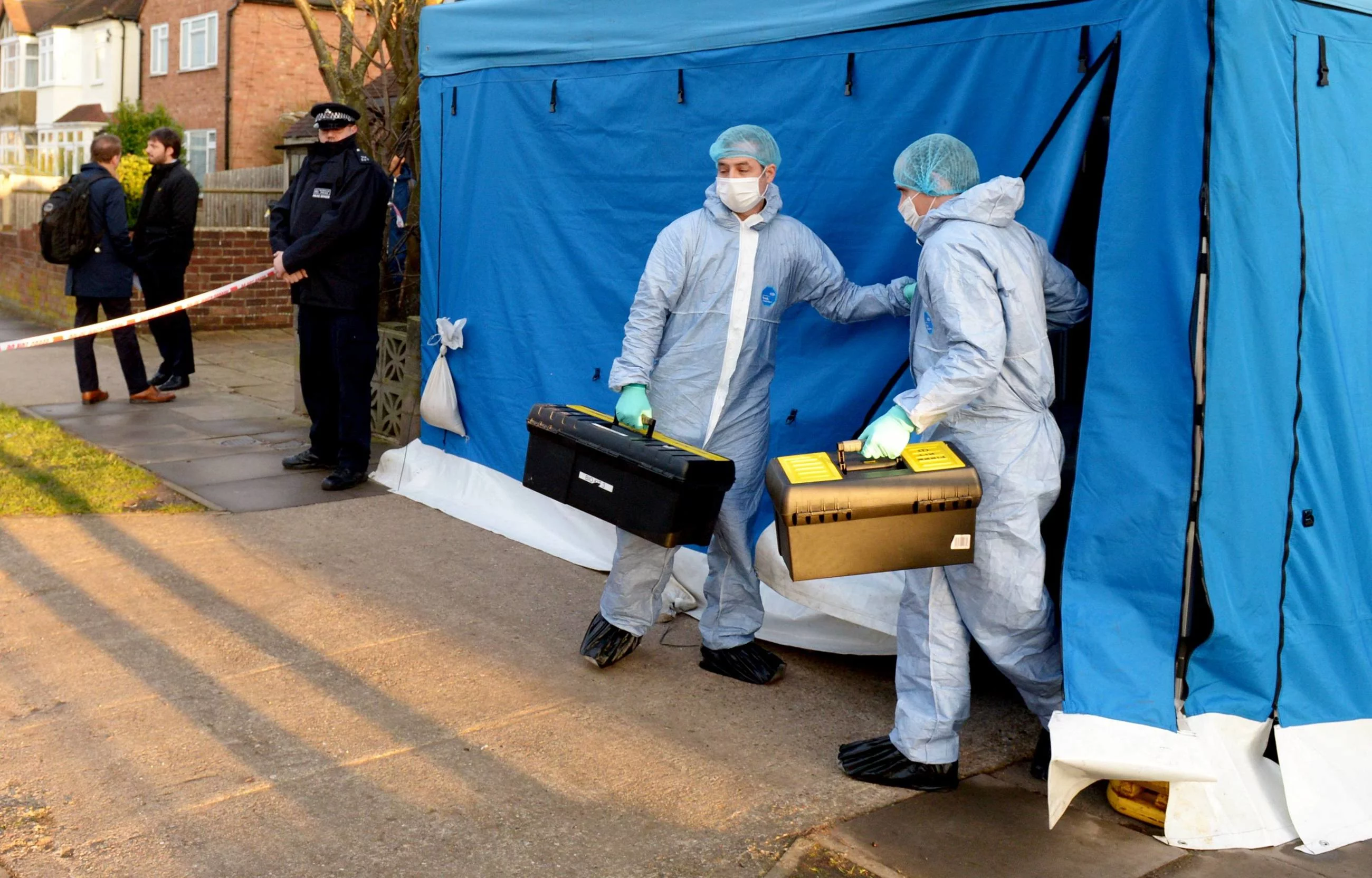 Służby zabezpieczają skażony dom Siergieja Skripala