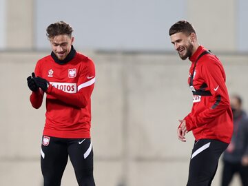 Matty Cash i Mateusz Klich podczas treningu reprezentacji Polski