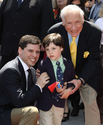 Max Brooks z synem Henrym i ojcem Melem Brooksem w 2010 roku