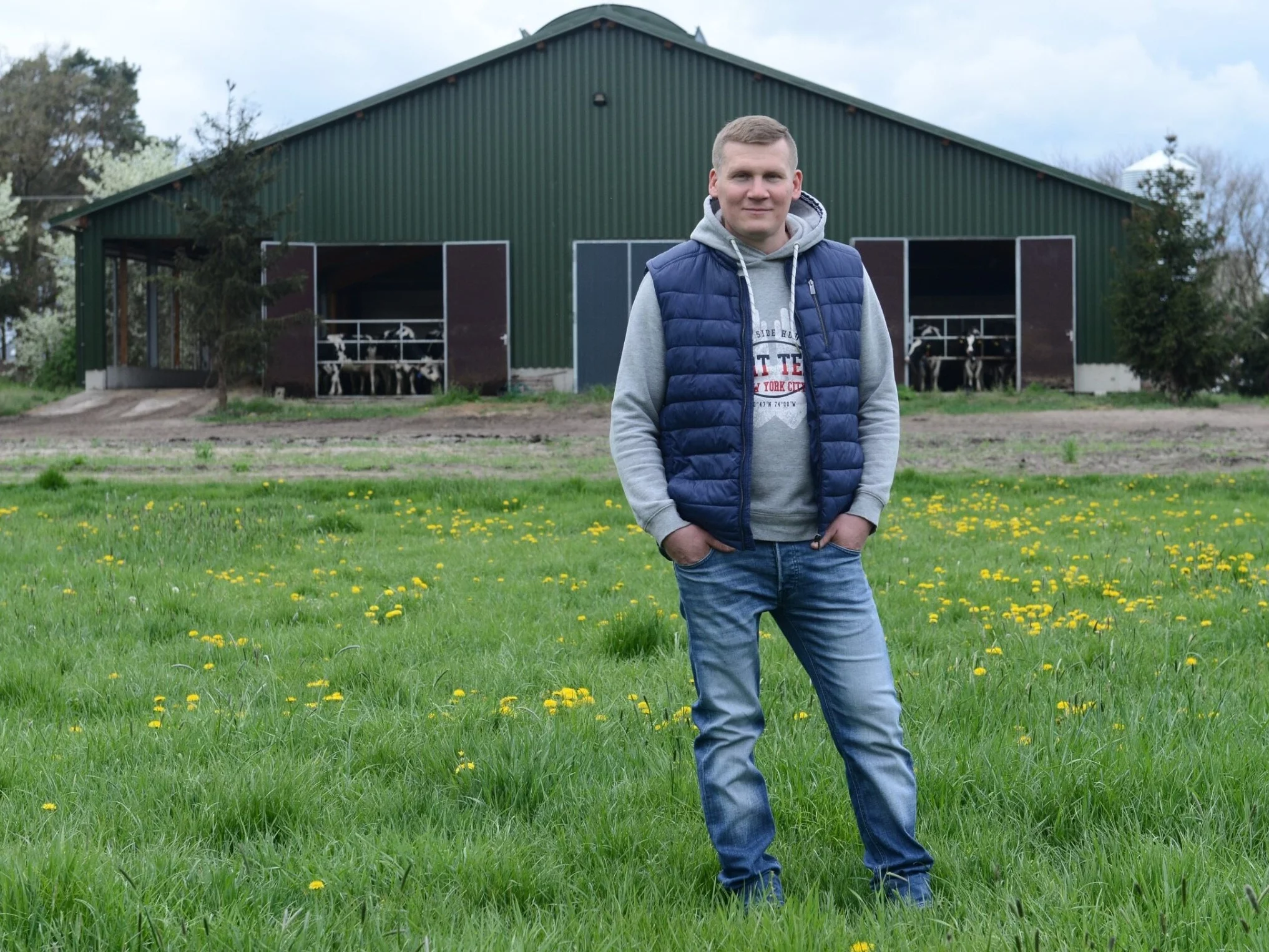 Hodowca bydła Adam Warnke, uczestnik programu Flaghship Farms