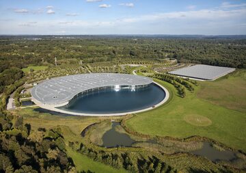 McLaren Technology Center w Woking (Wlk. Brytania)