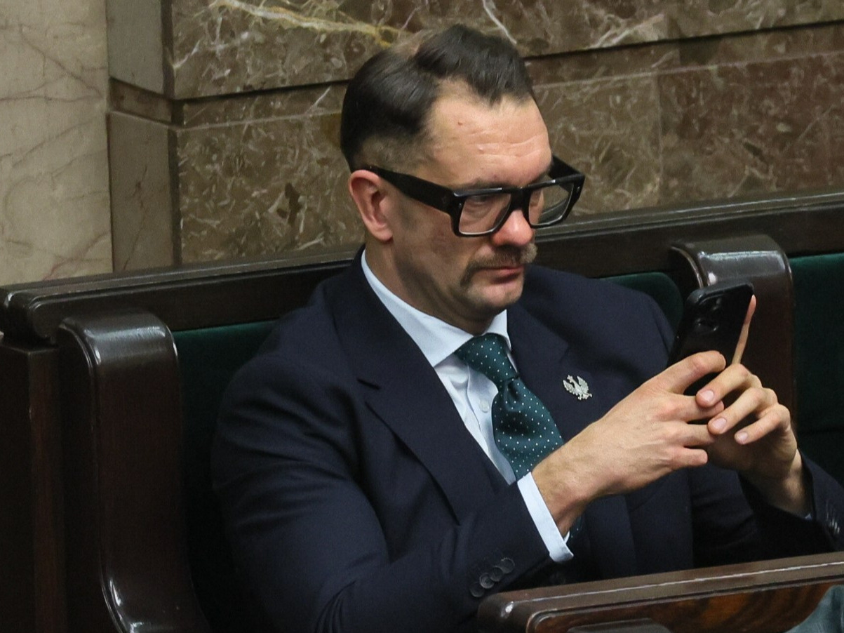 Mejza tłumaczy się z darmowych lotów. „Jeśli ktoś uważa, że to dużo, to jest idiotą”