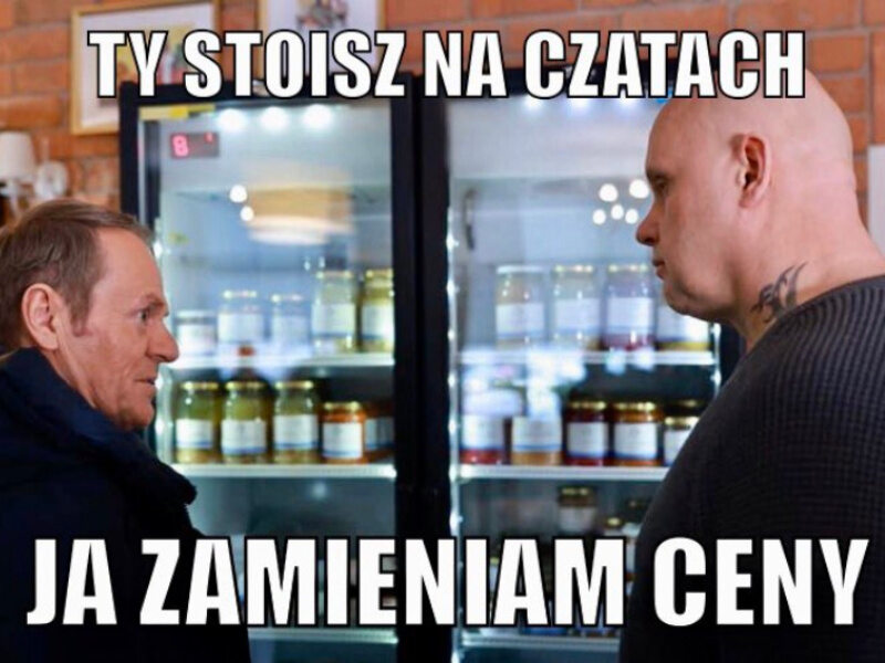 „Jste ve službě.“  PO zesměšňuje TVP „Wiadomości“ a ukazuje meme s Tuskem – Wprost