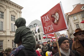 Menifestacja zwolenników zaostrzenia prawa aborcyjnego