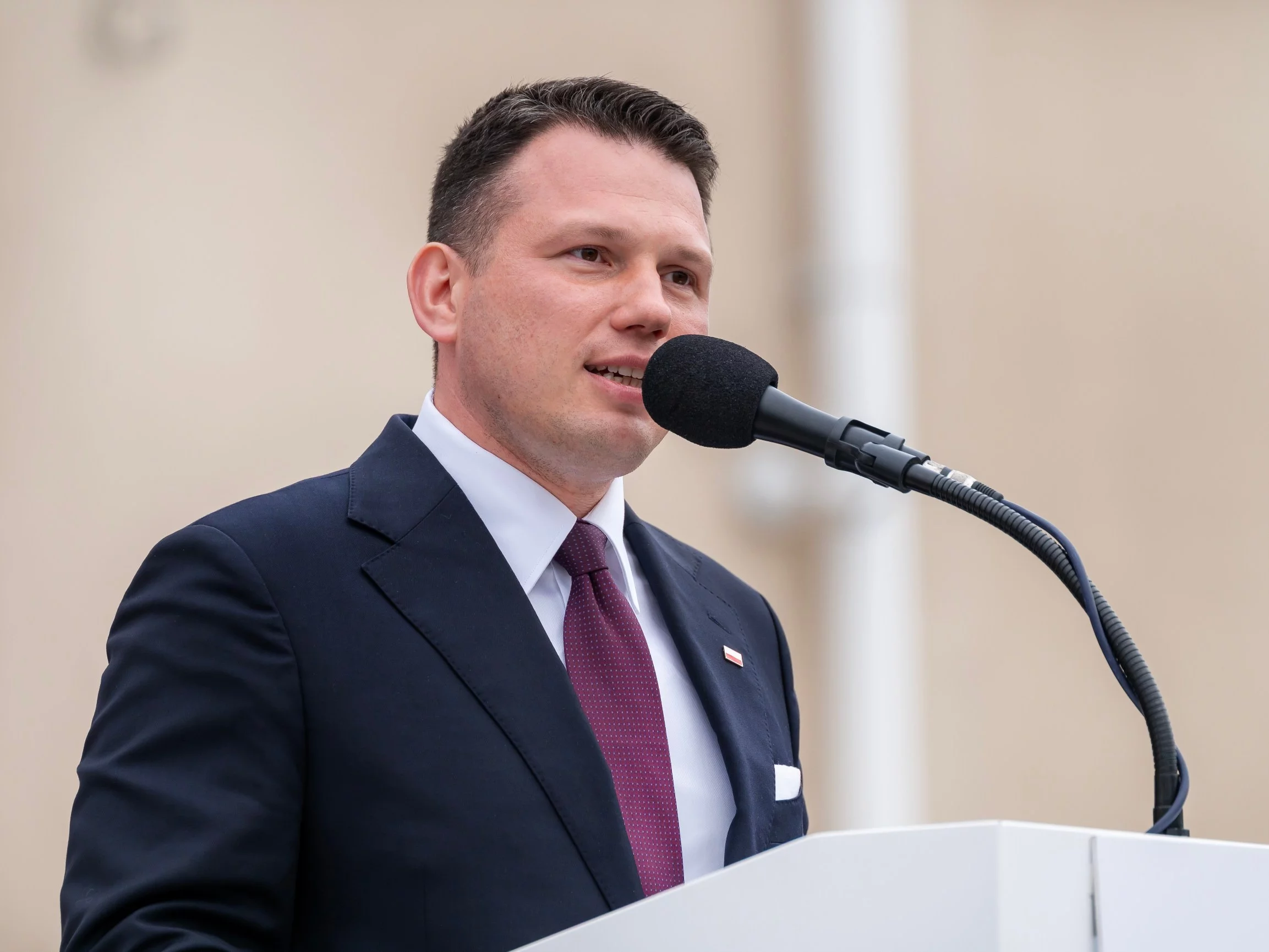 „Niemcy sobie języki połamią”. Mentzen ruszył z kontrą po słowach Papy