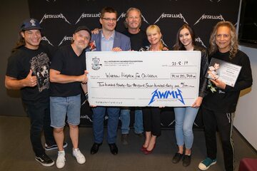 Metallica pomaga polskim dzieciom